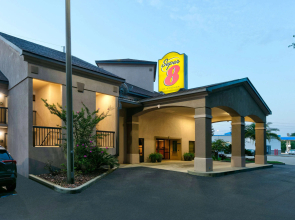 Super 8 by Wyndham Diberville Biloxi Area