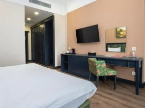 Macara Lake Park Hotel