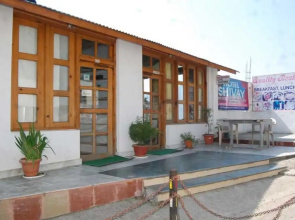 Goroomgo Hotel Shivay Kausani