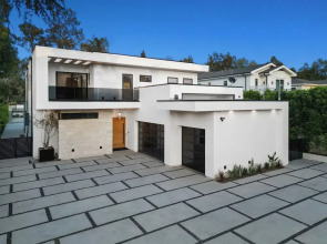 Melvin - Modern Contemporary Estate w/ Backyard + Pool & Spa