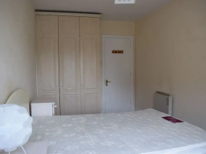Bright 2 Bedroom Apartment With Balcony in City Centre