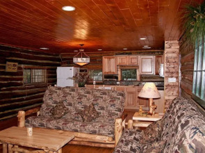 Triple R Cottages: 8 2 Bedroom Cabin