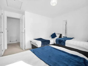 Spacious 4-bed House in Leicester/free Parking
