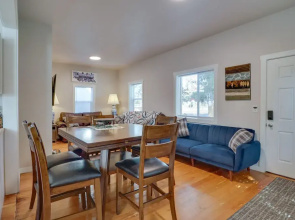 Lafayette Townhome: Cozy Retreat w/ Private Patio