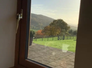 Woodcutters Barn for 2, beautiful view, Ledbury