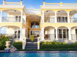 Villa with Spectacular Sea View