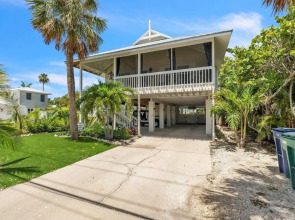 Coconut 3 Bedroom Home by RedAwning