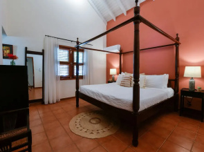 Secluded Villa With Pool3min to Beachfree Utilities
