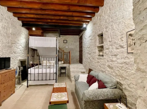 Juliet Suite Studio in Dhoros