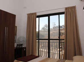 Blue Harbour 4 Seafront apartment by Getaways Malta