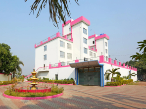 OYO 28336 Hotel Girish