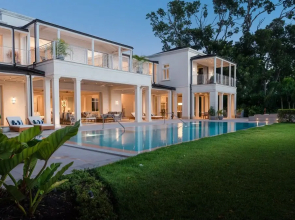 Villa Tamarindo is a Luxury 4 Bedroom Property in Holetown, St James