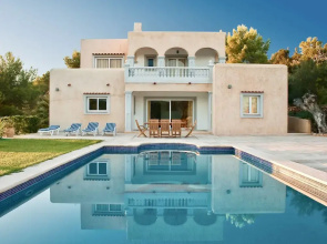Villa in Sant Josep Near Cala Jondal Beach