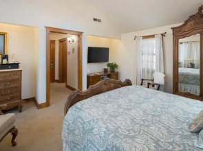 Sunflower Hill Inn