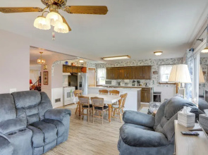 Home w/ Screened-in Porch < 1 Mi to Lake Erie