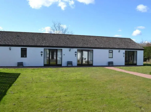 Number 5 - Lytton Tree Lodge, Reydon, Southwold