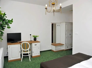 Hotel Sandro Silver