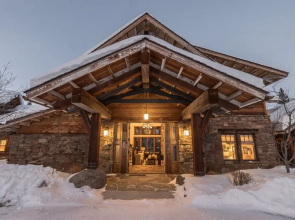 Bear Den Lodge
