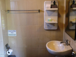 Chilli Hotel & Restaurant