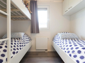 Detached, bright chalet with dishwasher, 8 km. from Hoorn