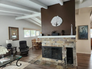 Aspen West End  - Quiet Neighborhood 3 Bedroom Home by RedAwning