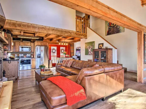 Panoramic-view Gatlinburg Cabin w/ Private Hot Tub