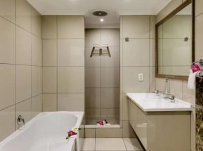 Protea Hotel by Marriott George King George