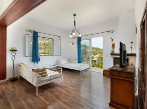 Live the Summer Dream at Gaios Cozy Retreat