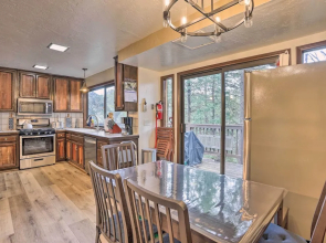 Woodsy Twin Peaks Getaway w/ Hot Tub & Views!