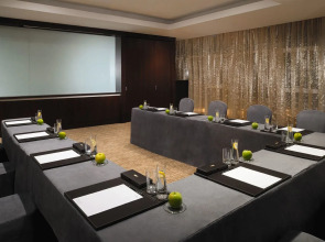 Mövenpick Jumeirah Lakes Towers Hotel