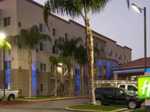 Wyndham Garden Bakersfield