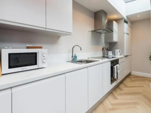 LOVELY 2bed HOME with patio & fast reliable WIFI