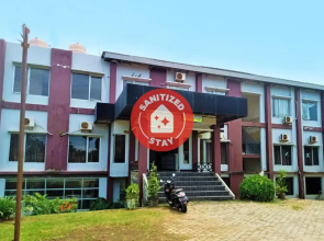 OYO 91876 Hotel Putri Gading 2