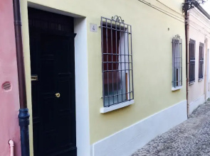 Gold Apartment