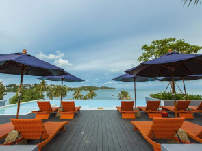 Отель Bandara Beach Resort, Phuket