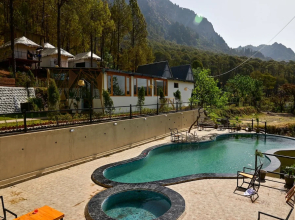 Paradise Pool Resort