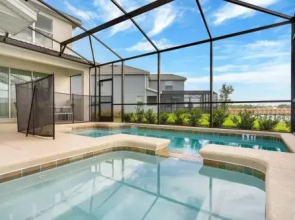 Five Bedrooms Single Family 4759