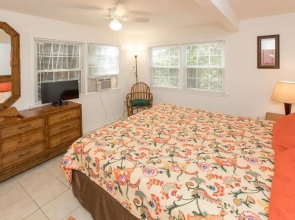 108 A 75Th Street - 2 Br Cottage