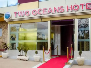 Two Oceans Hotel-Voi