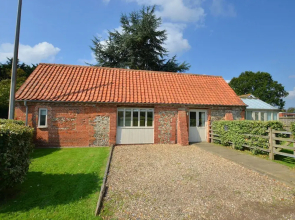 Traditional Holiday Home in Briston With Garden