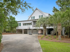Spectacular Oceanfront Living With An Inviting Kitchen Perfect For Entertaining Kitchens Beach House 9 Bedroom Home by Peace Vacations