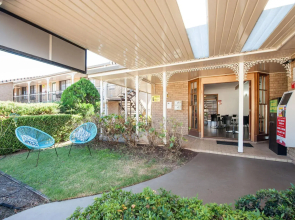 Jacaranda Place Motor Inn