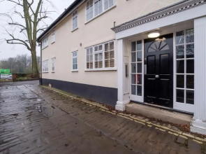 Abbotts Mews - Studio Apartment