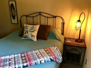 Mountain Pine Cabin - Sleeps 6 - Pet Friendly