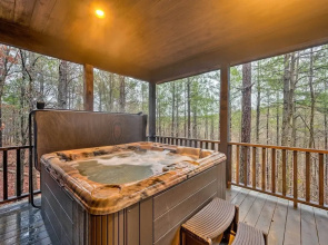 Outdoor Paradise w/ Hot Tub, Firepit, BBQ & More!
