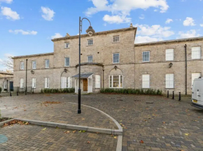 Churchill's Residence By Pureserviced