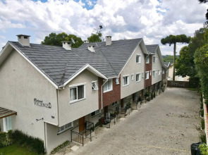 Linda casa 2 suítes e 2 dormitórios em condomínio - 10 pessoas