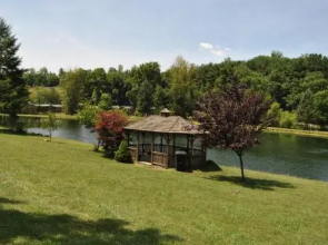 Robin Hill Camping Resort Two-Bedroom Cottage 6