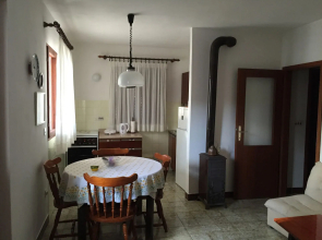 Holiday house Vanesa - 50m from the sea: Stomorska, Island Solta