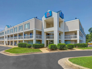 Motel 6 Raleigh, NC - North